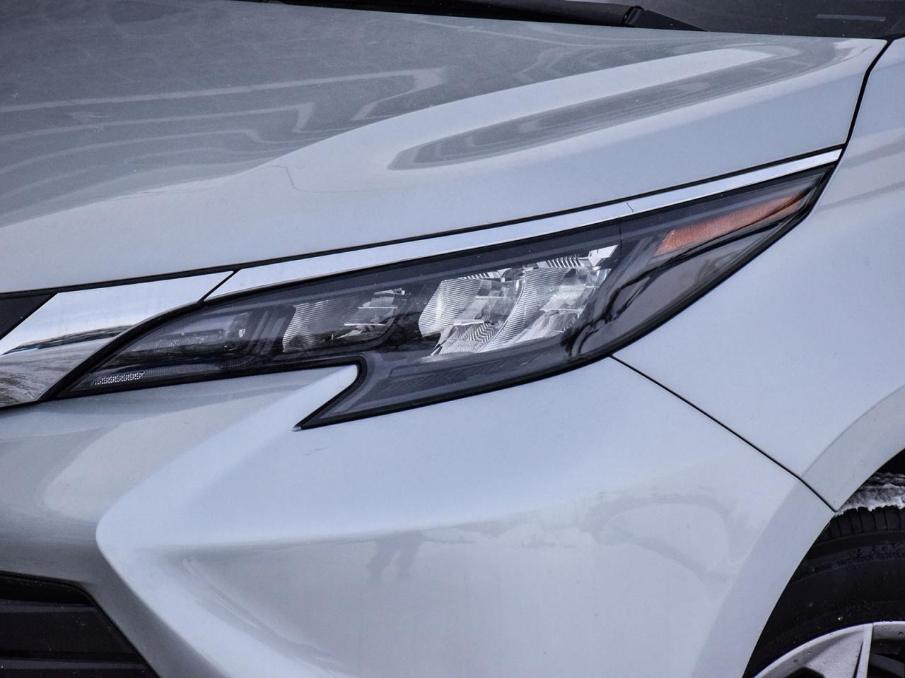 2025 Toyota Sienna LE Photo