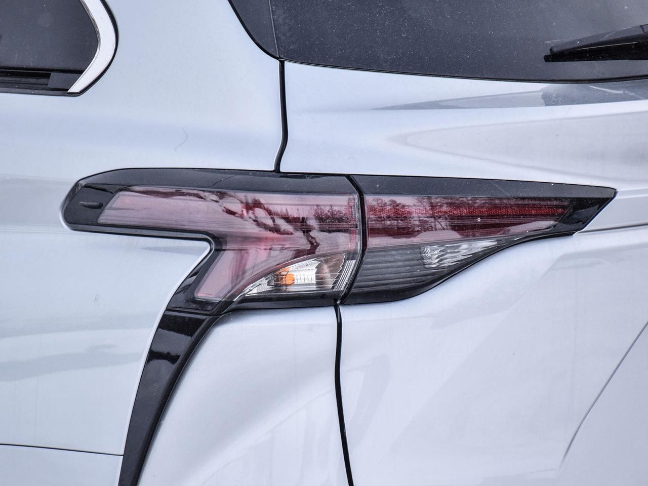 2025 Toyota Sienna LE Photo