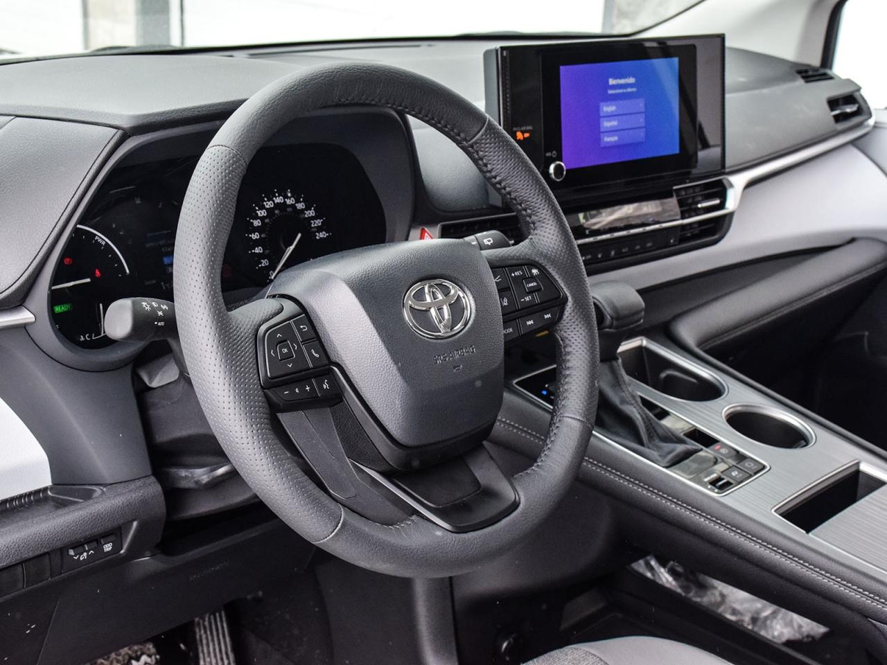 2025 Toyota Sienna LE Photo