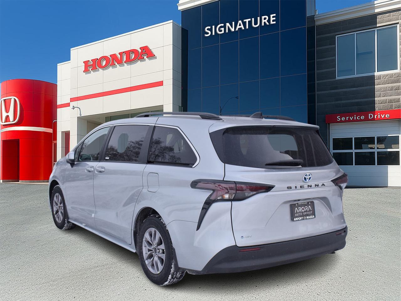 2025 Toyota Sienna LE Photo