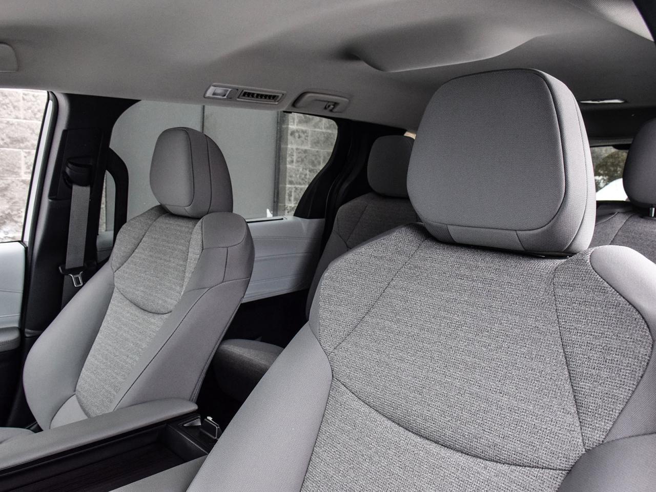 2025 Toyota Sienna LE Photo