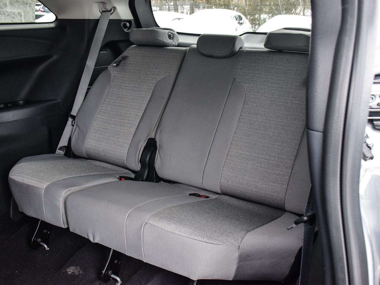 2025 Toyota Sienna LE Photo