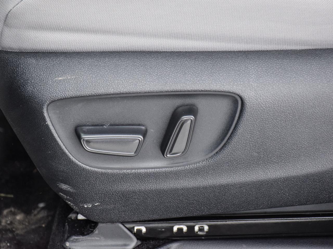 2025 Toyota Sienna LE Photo