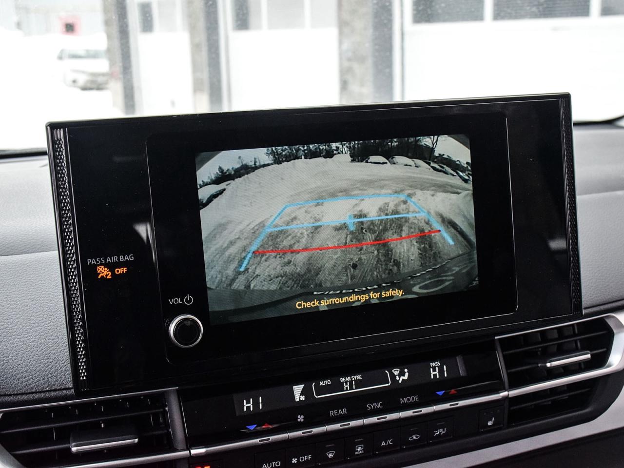 2025 Toyota Sienna LE Photo