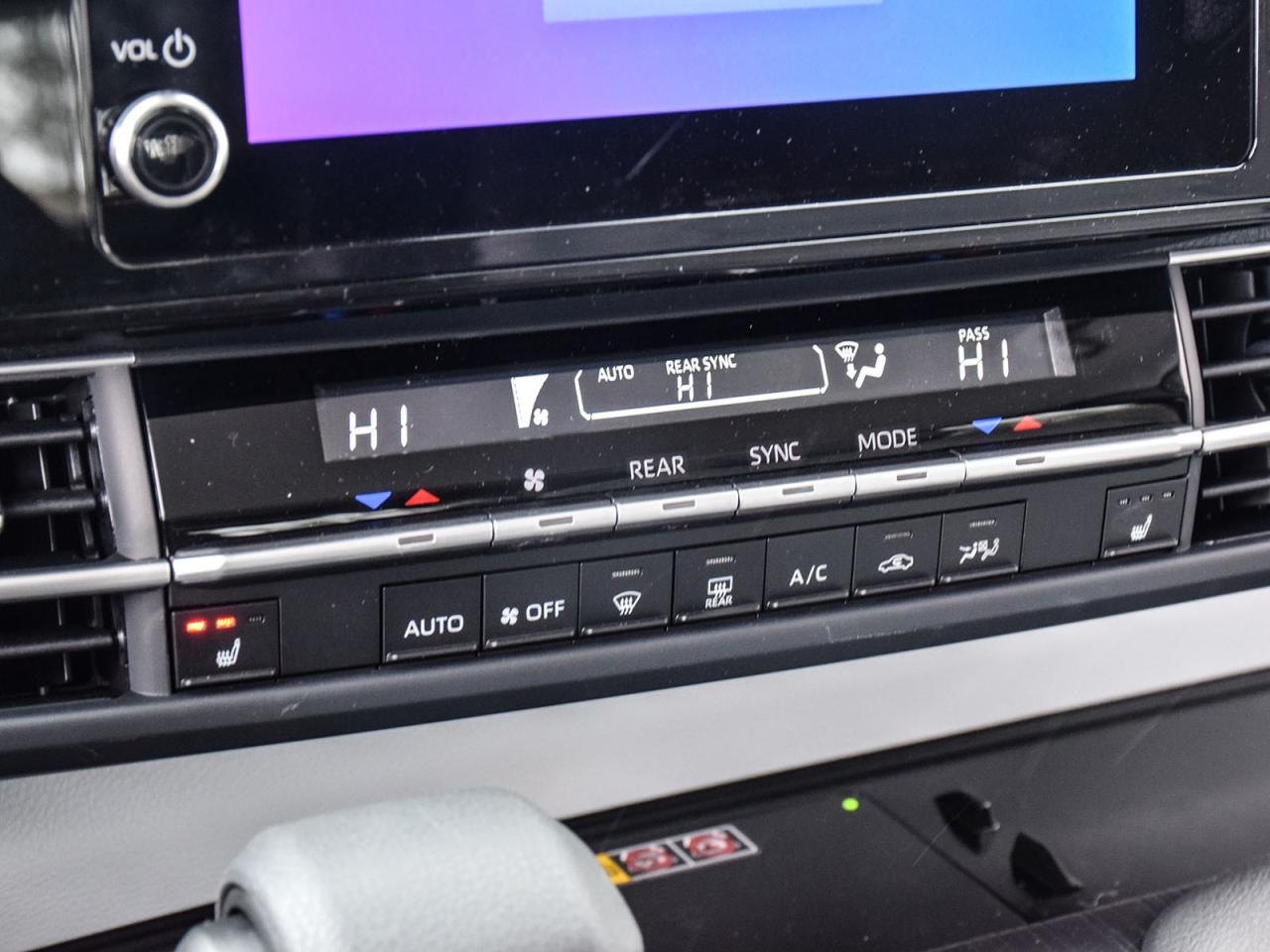 2025 Toyota Sienna LE Photo