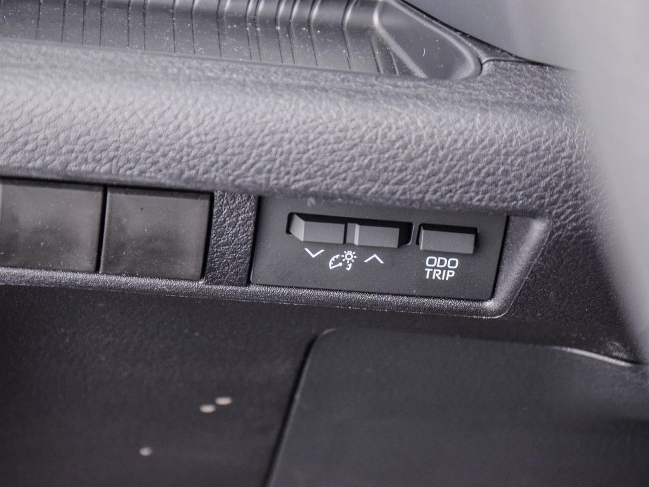 2025 Toyota Sienna LE Photo