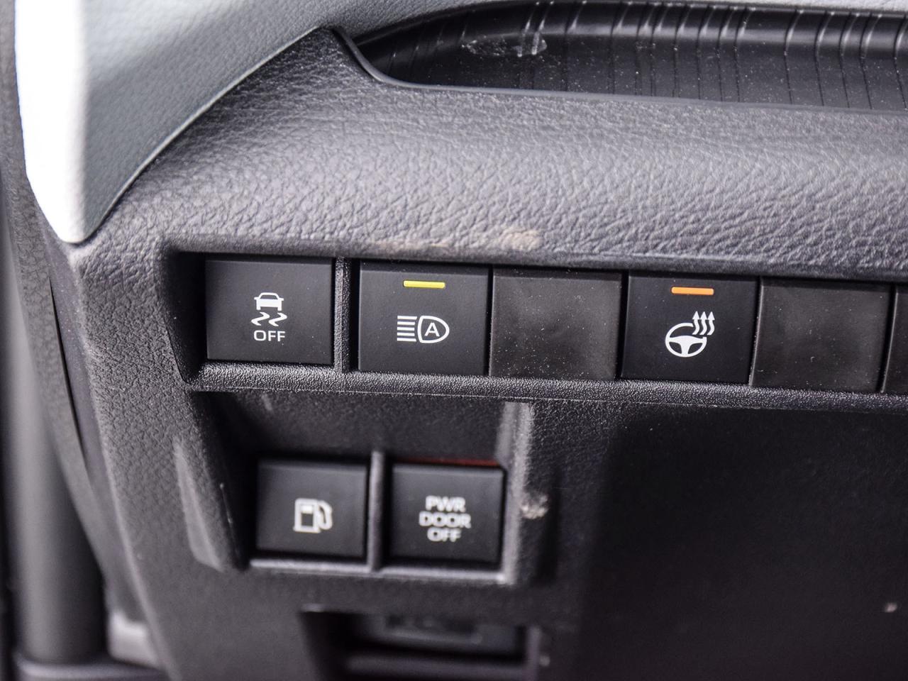 2025 Toyota Sienna LE Photo