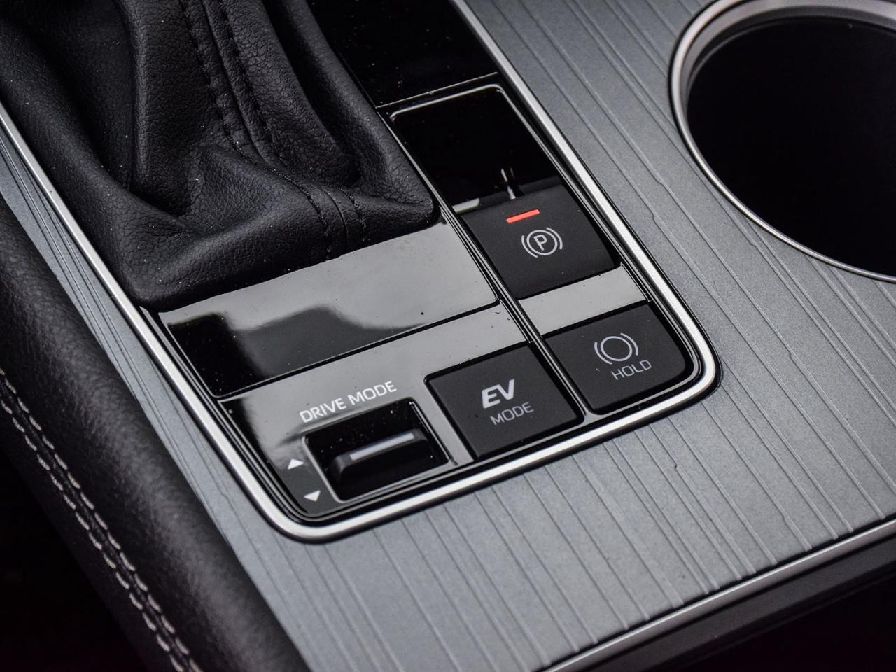 2025 Toyota Sienna LE Photo