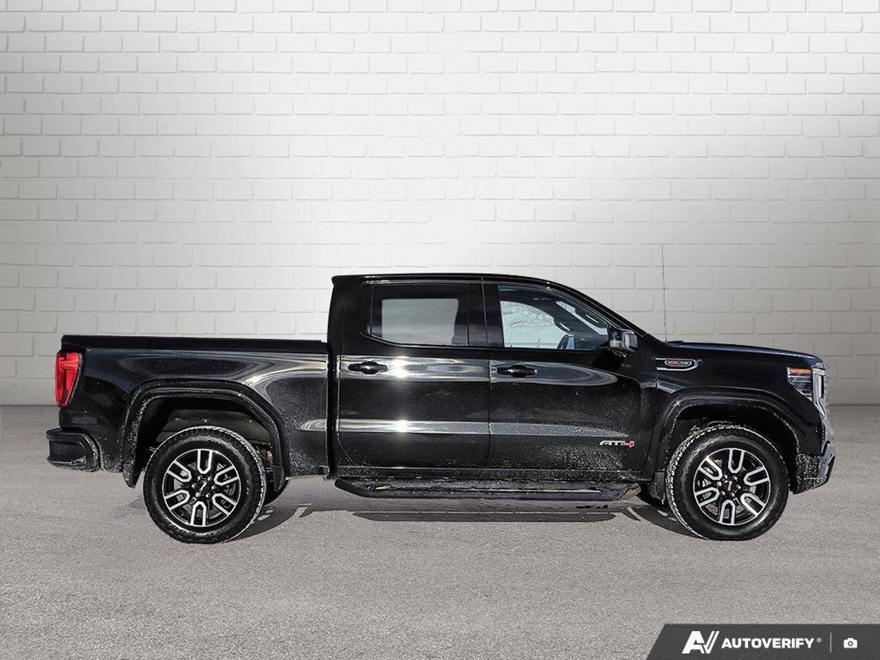 2025 GMC Sierra 1500 AT4AT4, 6.2L V8, ALLOYS, LEATHER, BOSE, 1-OWNER, C Photo