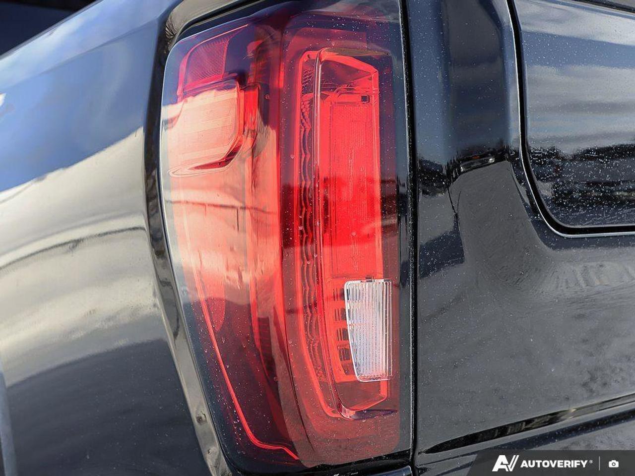 2025 GMC Sierra 1500 AT4AT4, 6.2L V8, ALLOYS, LEATHER, BOSE, 1-OWNER, C Photo