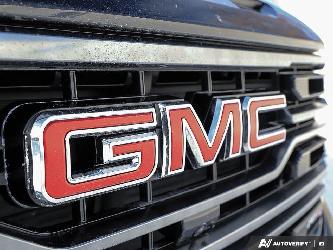 2025 GMC Sierra 1500 AT4AT4, 6.2L V8, ALLOYS, LEATHER, BOSE, 1-OWNER, C Photo
