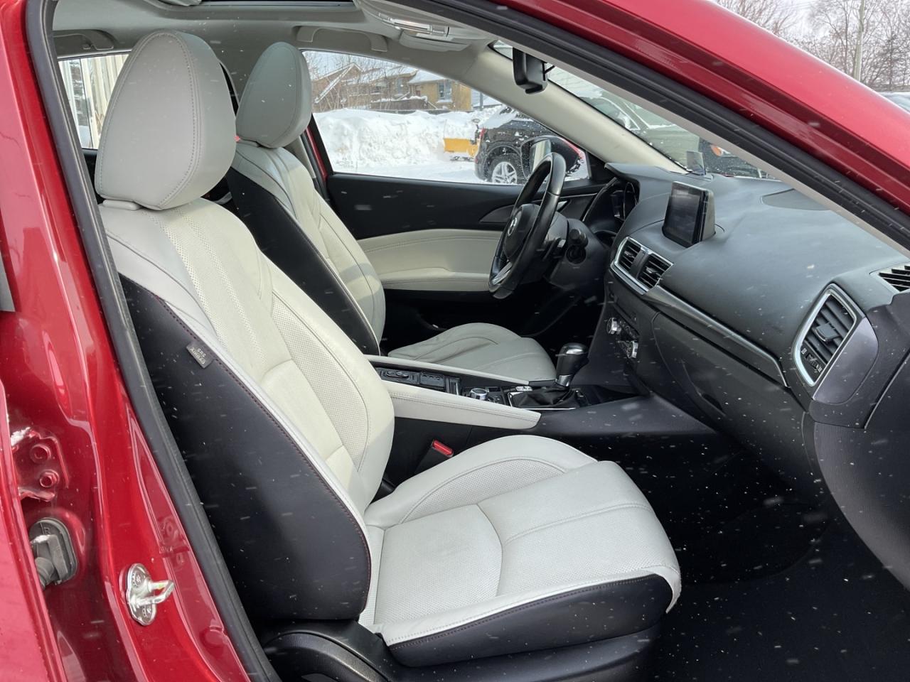 2017 Mazda MAZDA3 GT 5-Door - WHITE LEATHER! NAV! BACK-UP CAM! BSM! Photo