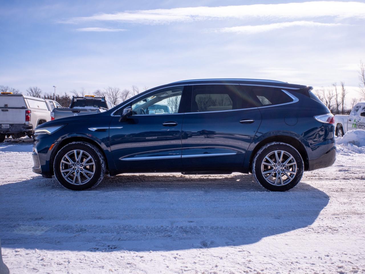 2023 Buick Enclave Premium - Rear Parking Aid   Aerial View Display Photo4