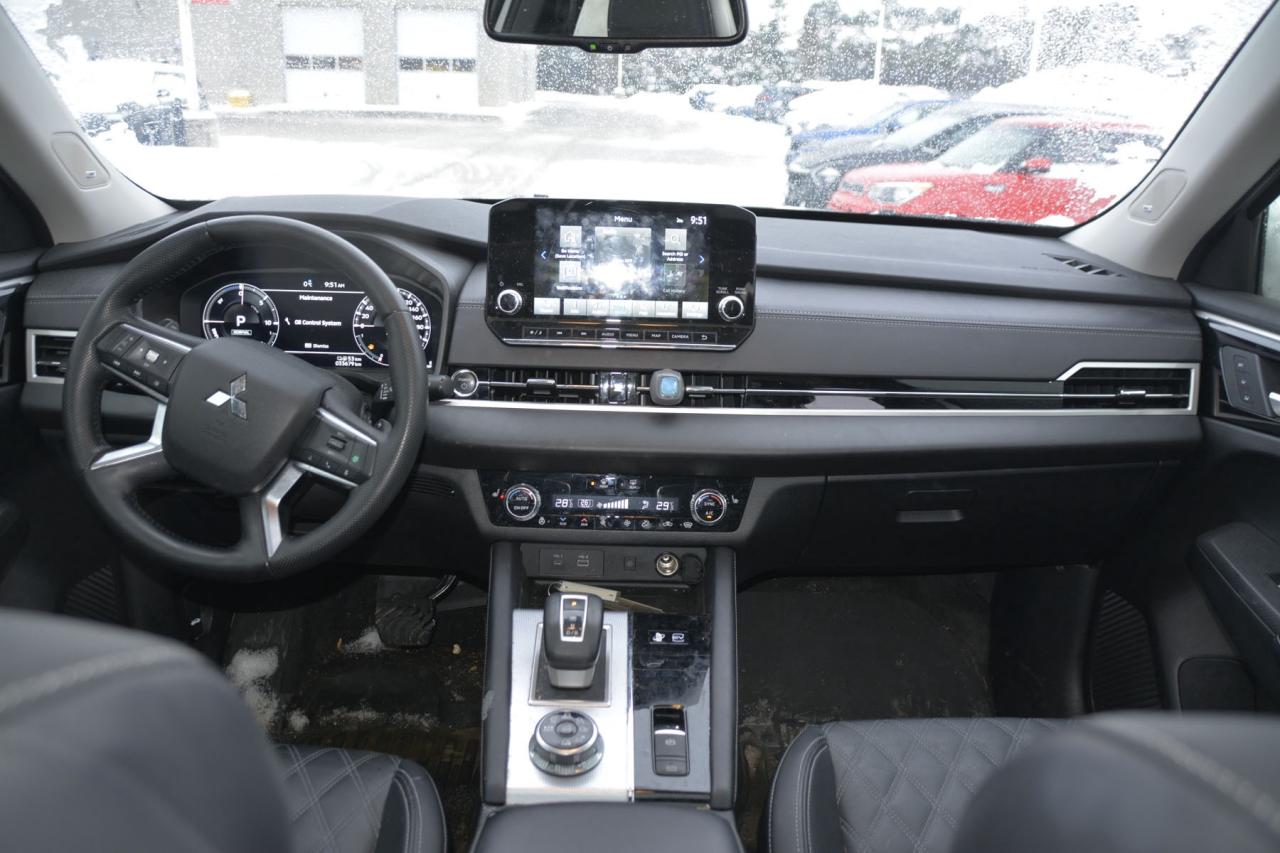 2024 Mitsubishi Outlander SEL Photo3