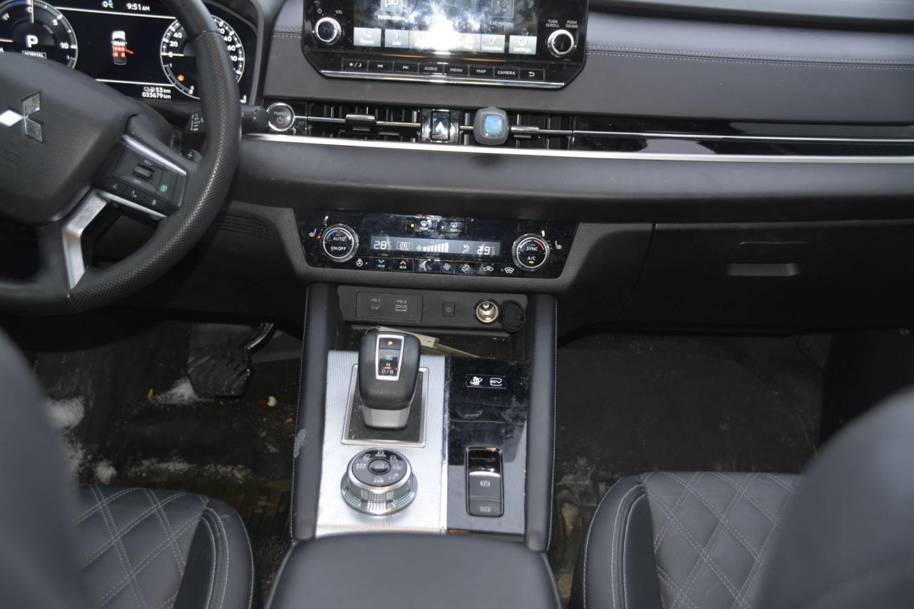 2024 Mitsubishi Outlander SEL Photo