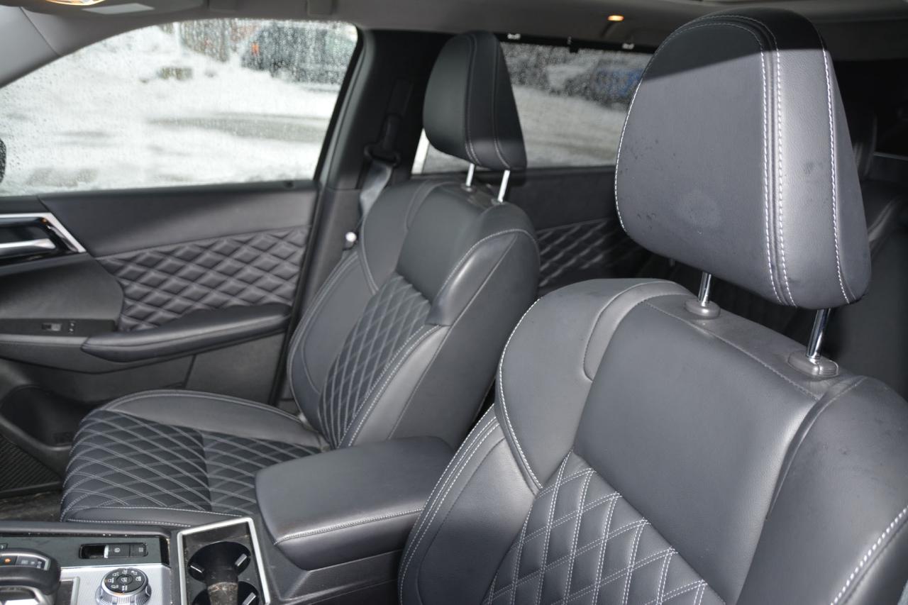 2024 Mitsubishi Outlander SEL Photo