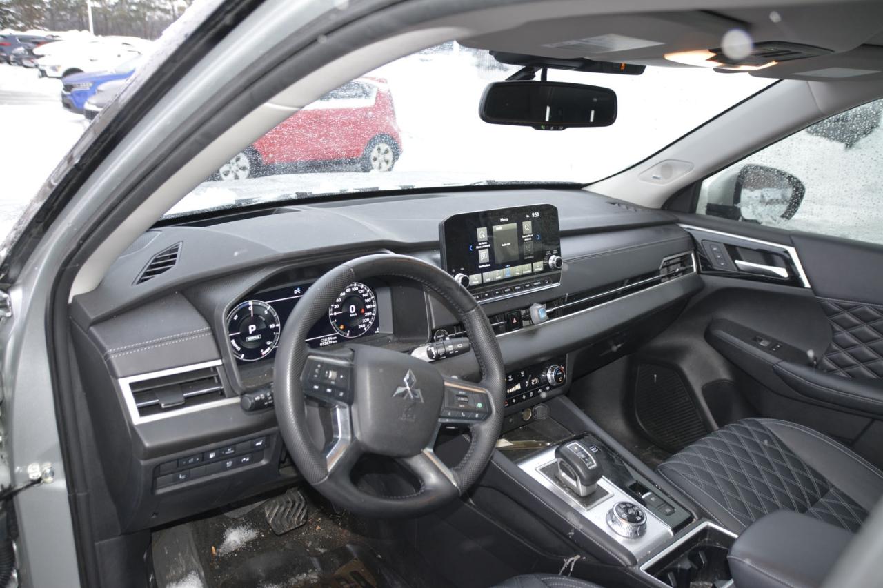 2024 Mitsubishi Outlander SEL Photo