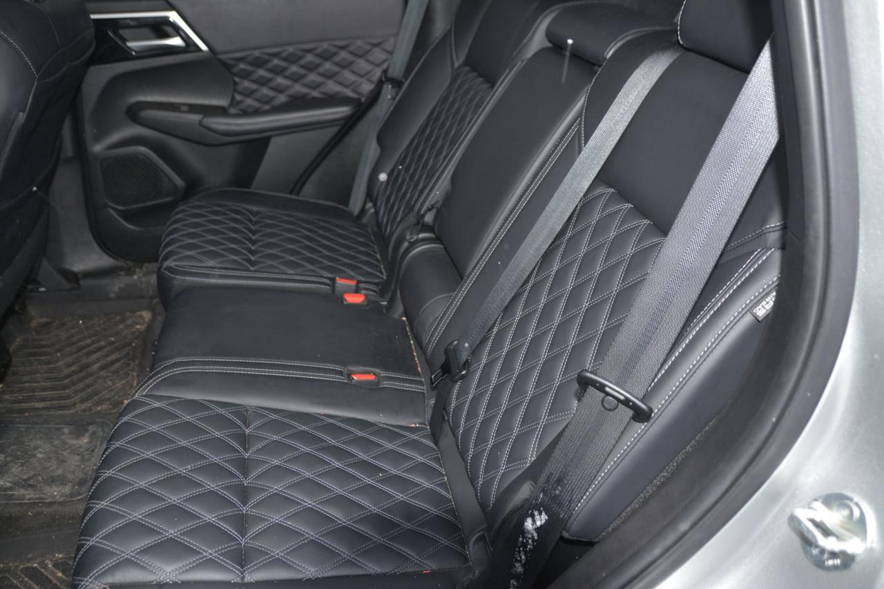 2024 Mitsubishi Outlander SEL Photo