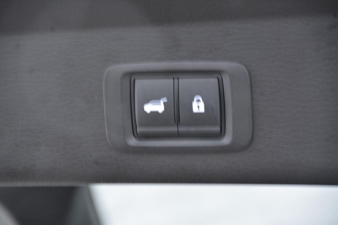 2024 Mitsubishi Outlander SEL Photo