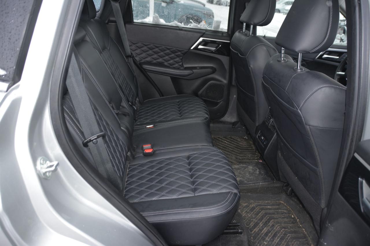 2024 Mitsubishi Outlander SEL Photo