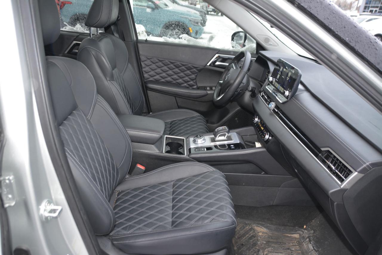 2024 Mitsubishi Outlander SEL Photo