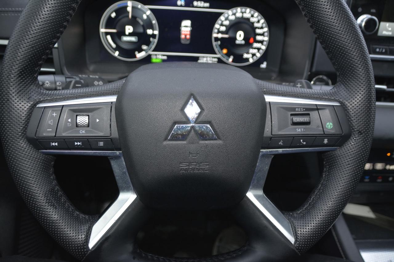 2024 Mitsubishi Outlander SEL Photo