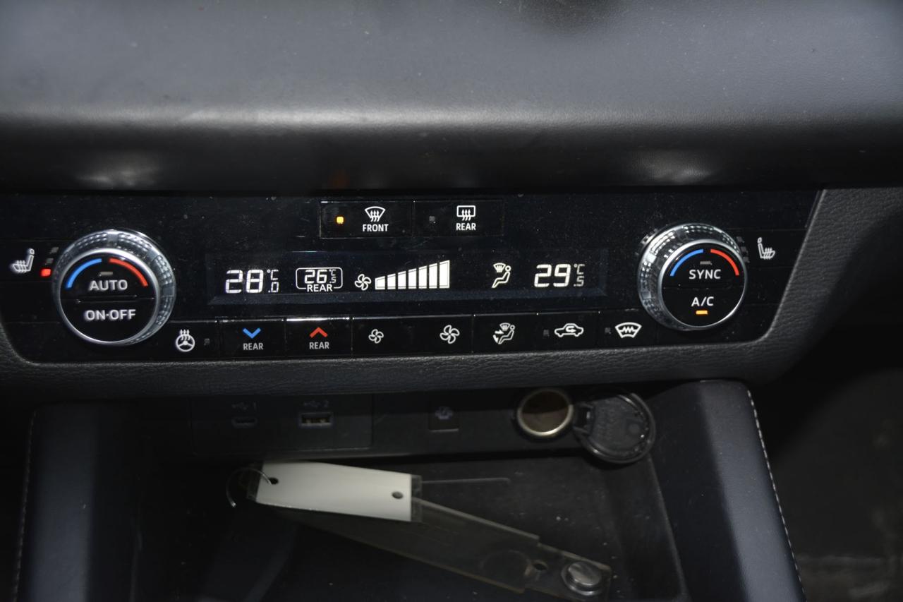 2024 Mitsubishi Outlander SEL Photo