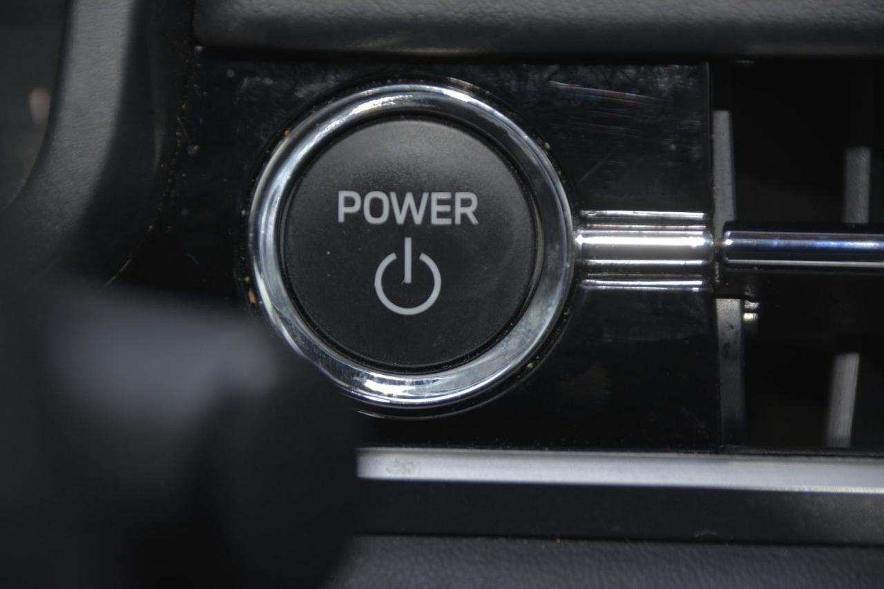 2024 Mitsubishi Outlander SEL Photo