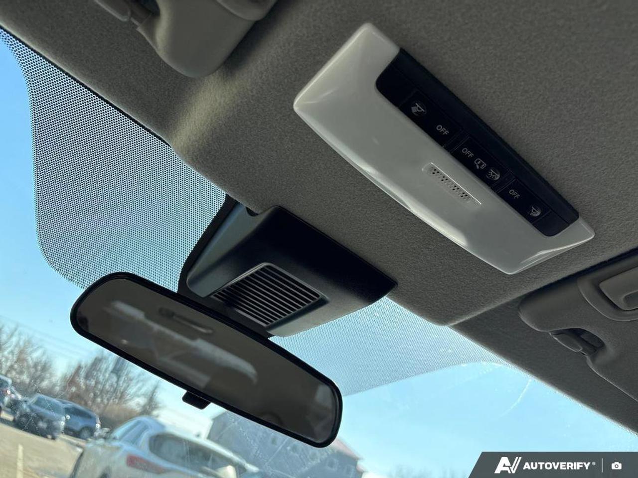 2024 Nissan Kicks SV   CLEAN CARFAX   REMOTE START   HEATED SEATS Photo