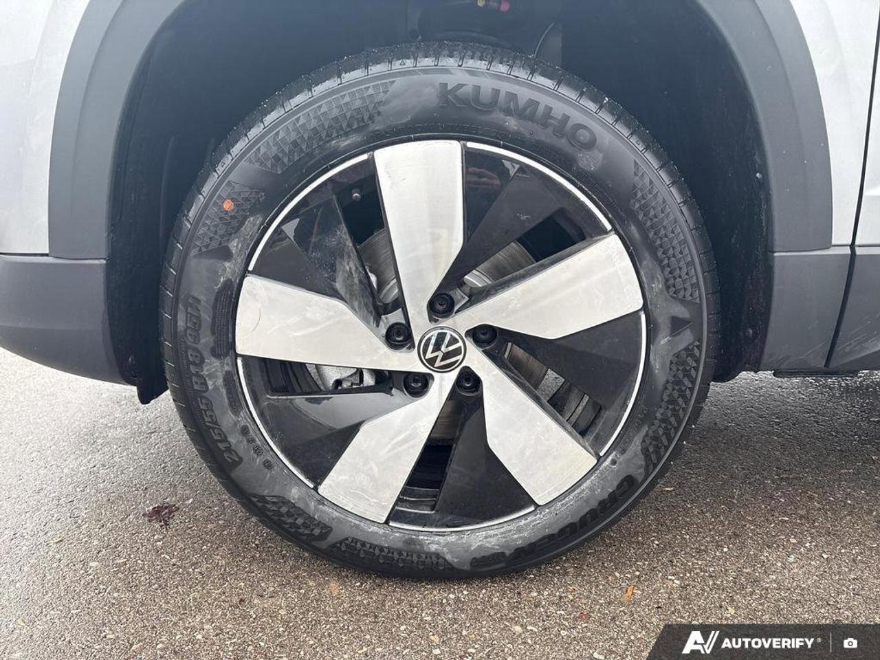 2024 Volkswagen Taos Trendline   CLEAN CARFAX   HEATED SEATS AND STEERI Photo