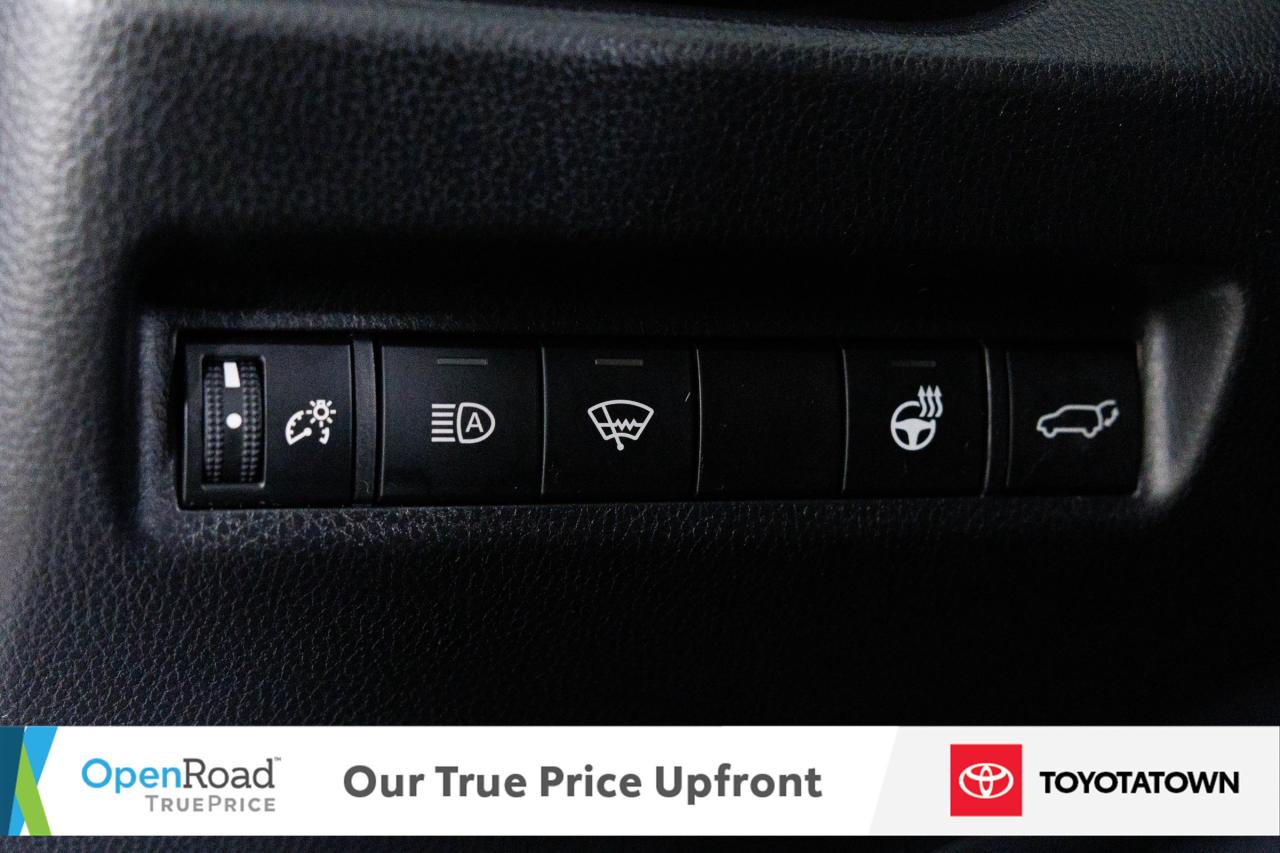 2019 Toyota RAV4 XLE PREMIUM! ACCIDENT FREE! LOW MILEAGE! Photo