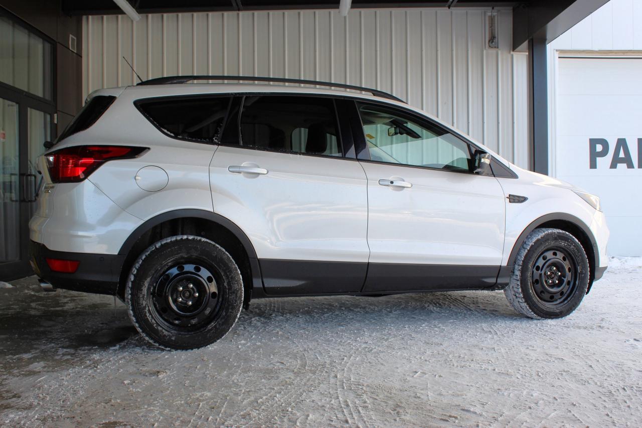 2019 Ford Escape Titanium, AWD, Certified, Fully loaded Photo2