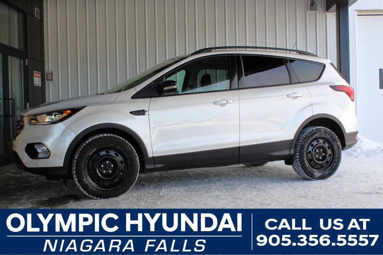 2019 Ford Escape Titanium, AWD, Certified, Fully loaded Photo0
