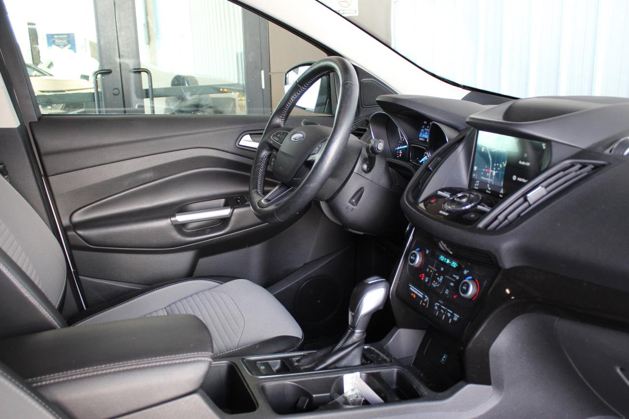 2019 Ford Escape Titanium, AWD, Certified, Fully loaded Photo