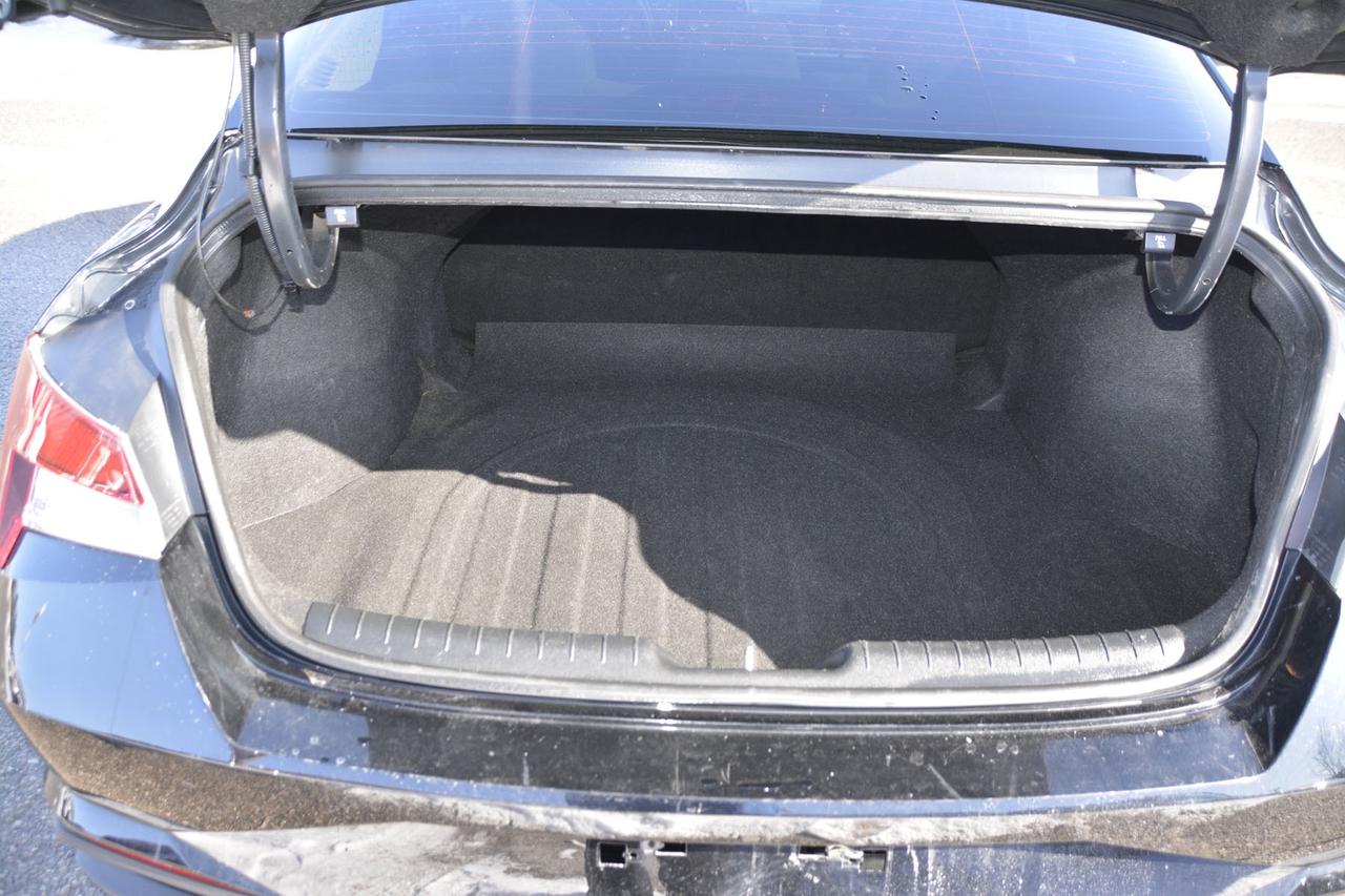 2021 Hyundai Elantra Preferred Photo