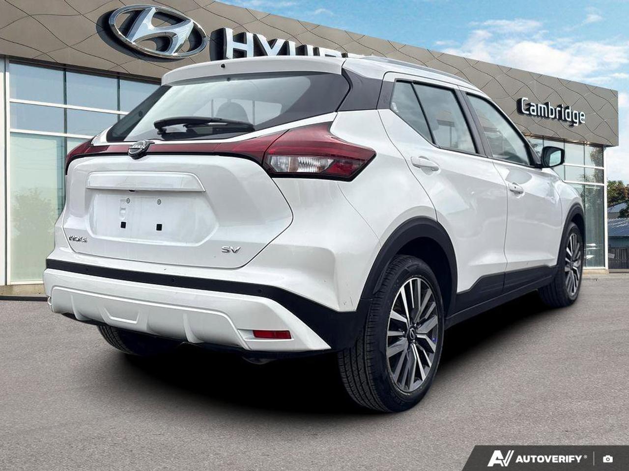 2024 Nissan Kicks SV   NO ACCIDENTS   REMOTE START   6.6L/100KM Photo