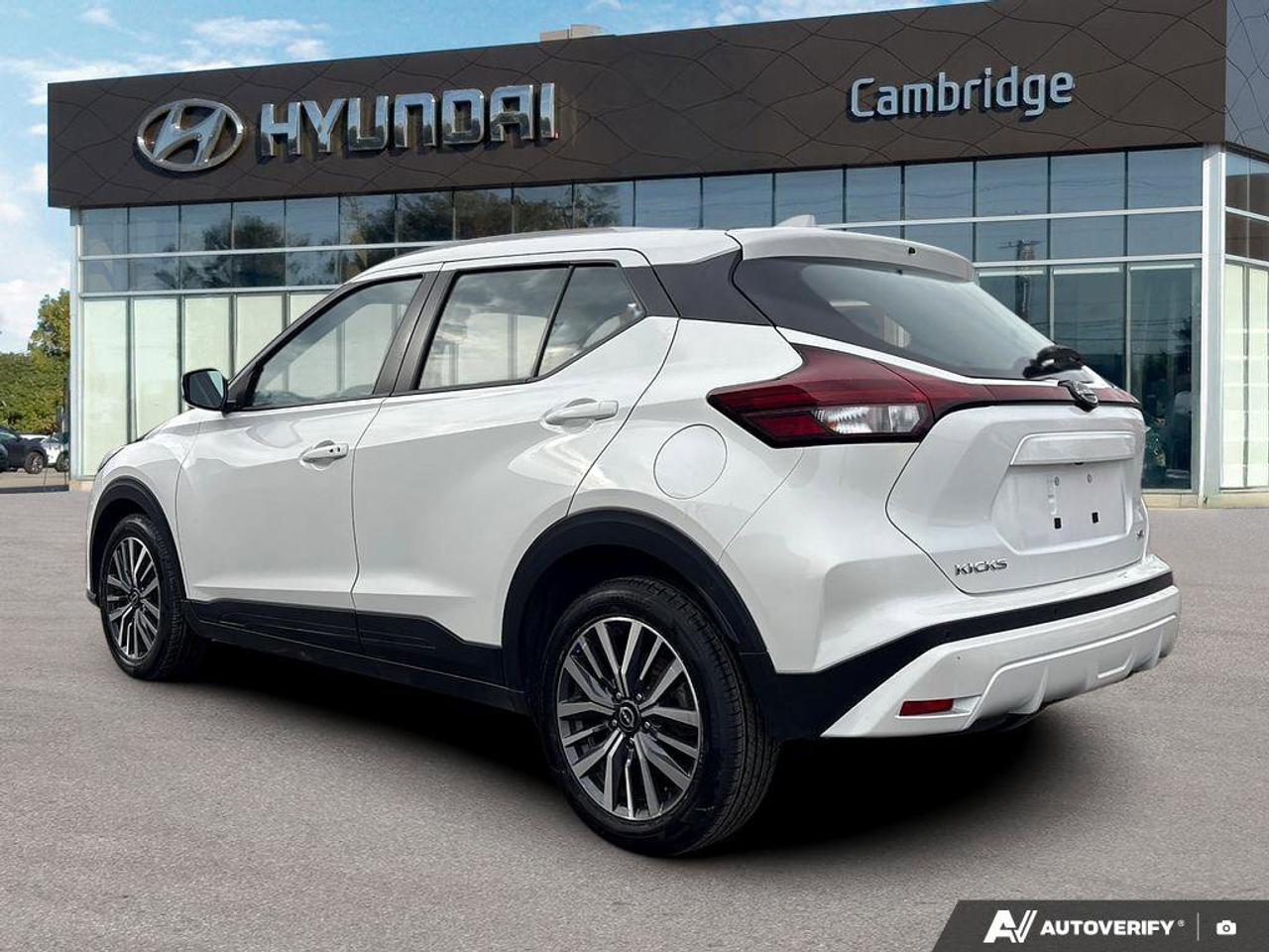 2024 Nissan Kicks SV   NO ACCIDENTS   REMOTE START   6.6L/100KM Photo