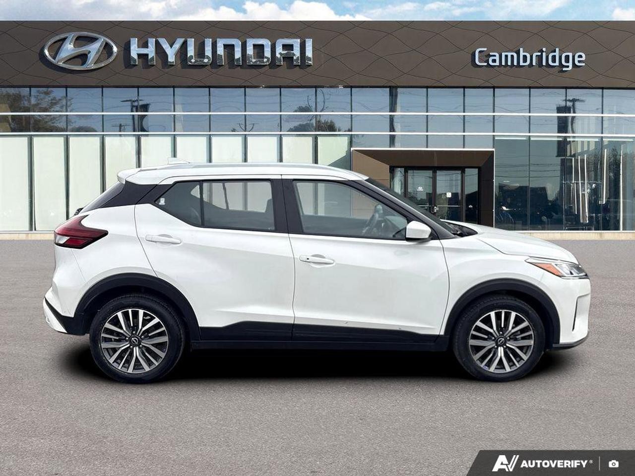 2024 Nissan Kicks SV   NO ACCIDENTS   REMOTE START   6.6L/100KM Photo