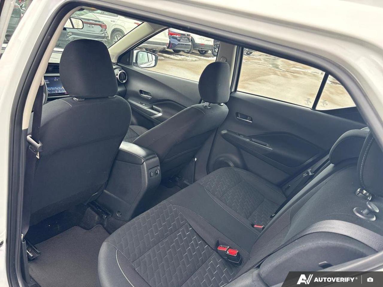 2024 Nissan Kicks SV   NO ACCIDENTS   REMOTE START   6.6L/100KM Photo