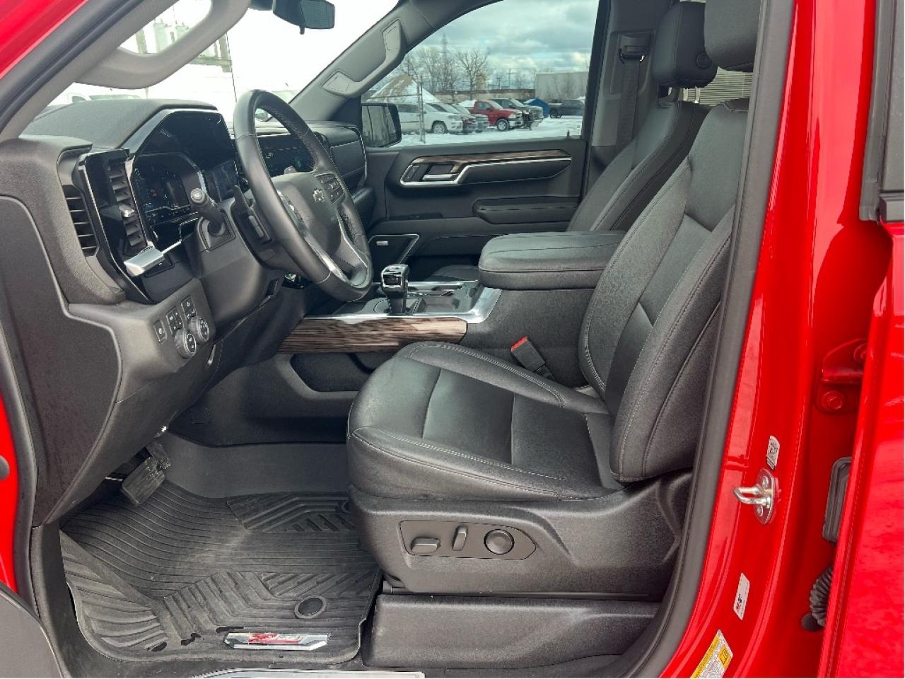 2023 Chevrolet Silverado 1500 RST Crew 5.3L V8 4x4 *LTHR *SUN *Z71 *LOW KMS Photo