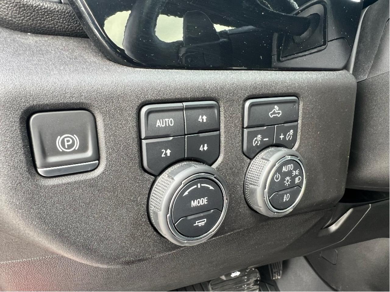 2023 Chevrolet Silverado 1500 RST Crew 5.3L V8 4x4 *LTHR *SUN *Z71 *LOW KMS Photo