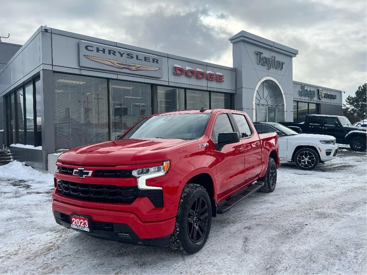 2023 Chevrolet Silverado 1500 RST Crew 5.3L V8 4x4 *LTHR *SUN *Z71 *LOW KMS Photo2