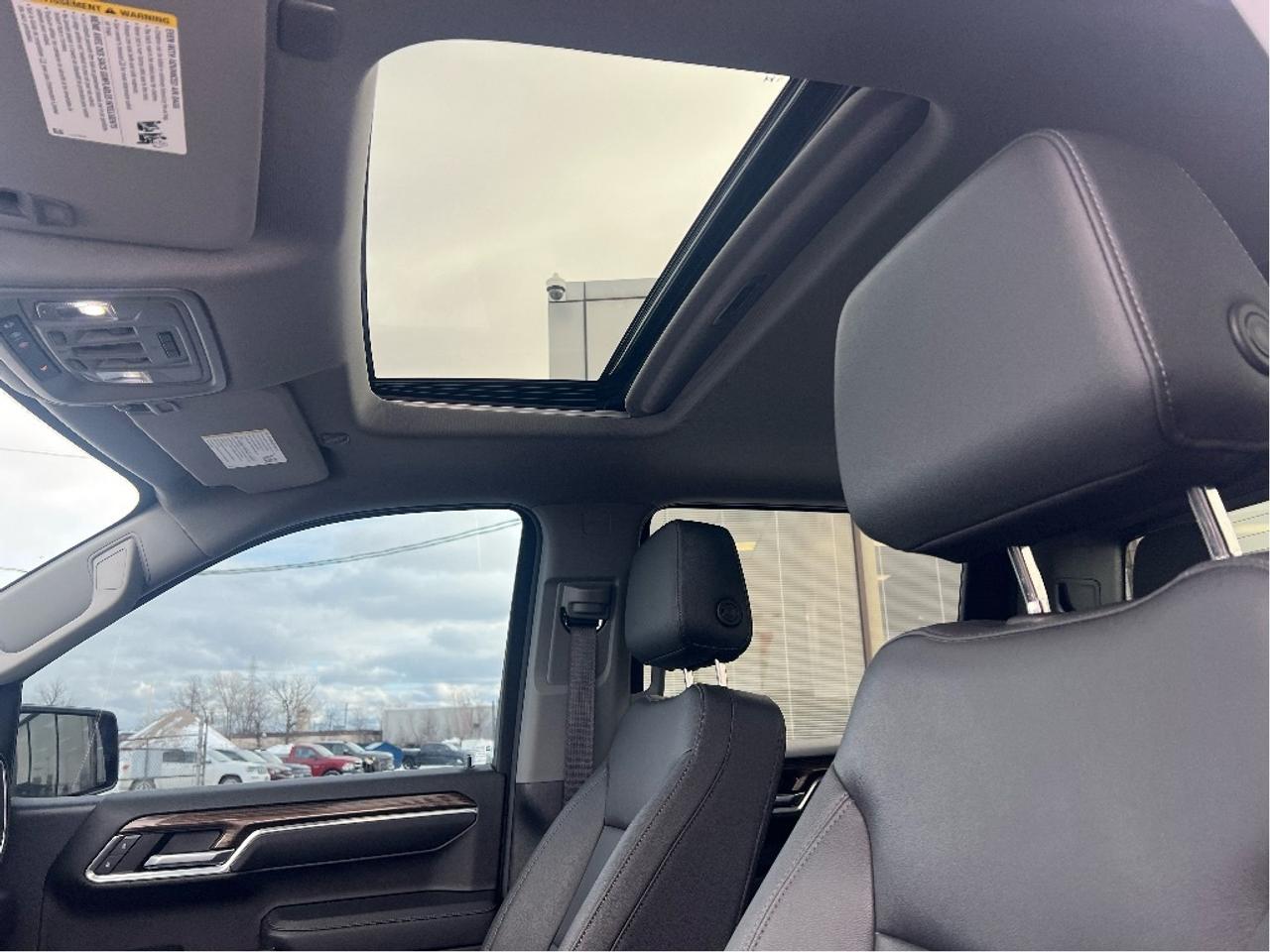 2023 Chevrolet Silverado 1500 RST Crew 5.3L V8 4x4 *LTHR *SUN *Z71 *LOW KMS Photo