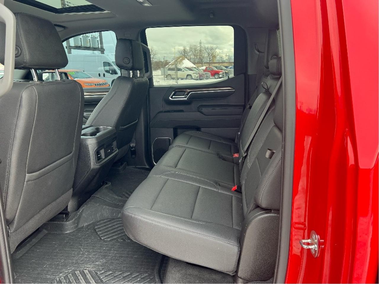 2023 Chevrolet Silverado 1500 RST Crew 5.3L V8 4x4 *LTHR *SUN *Z71 *LOW KMS Photo