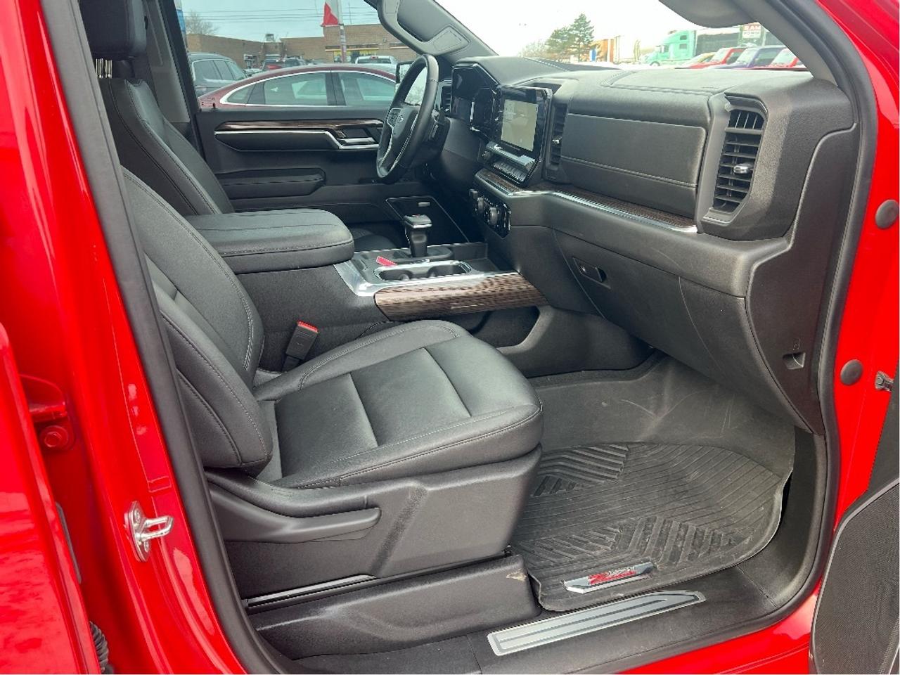 2023 Chevrolet Silverado 1500 RST Crew 5.3L V8 4x4 *LTHR *SUN *Z71 *LOW KMS Photo