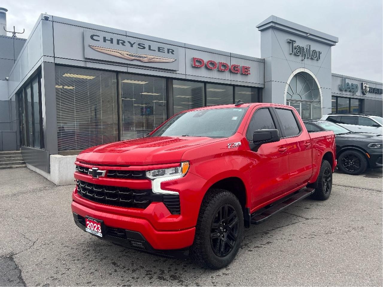 2023 Chevrolet Silverado 1500 RST Crew 5.3L V8 4x4 *LTHR *SUN *Z71 *LOW KMS Photo
