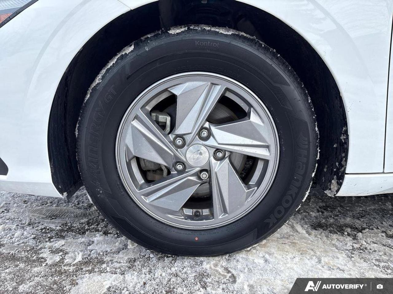 2024 Hyundai Elantra Essential   ONE OWNER   CARPLAY   LANE KEEP ASSIST Photo