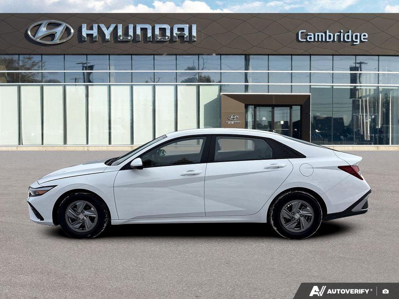 2024 Hyundai Elantra Essential   ONE OWNER   CARPLAY   5.9L/100KM Photo