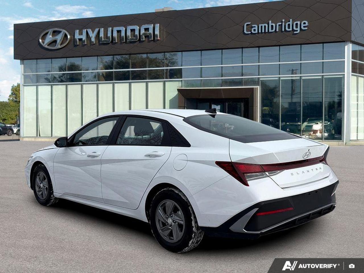 2024 Hyundai Elantra Essential   ONE OWNER   CARPLAY   5.9L/100KM Photo