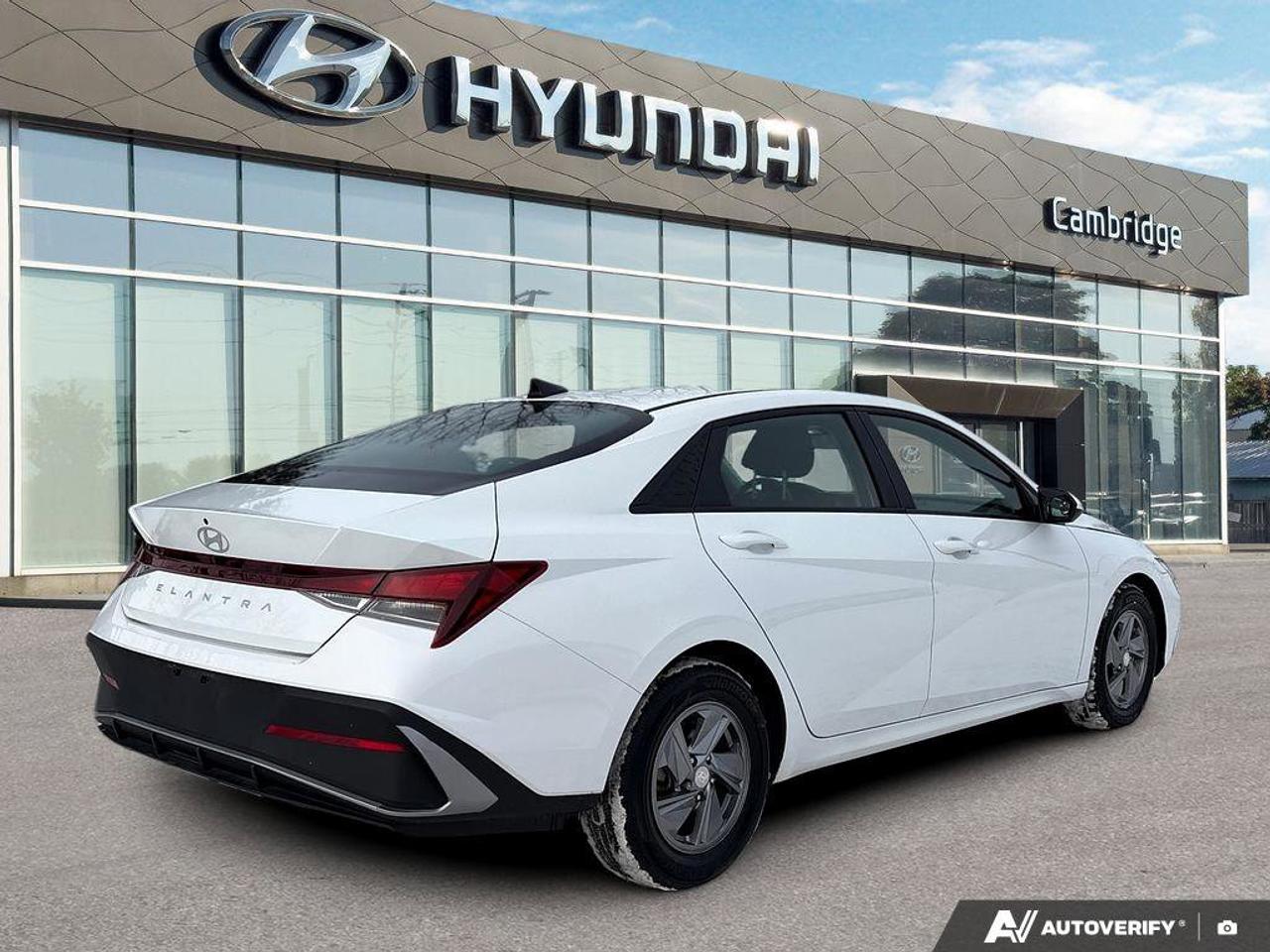 2024 Hyundai Elantra Essential   ONE OWNER   CARPLAY   5.9L/100KM Photo
